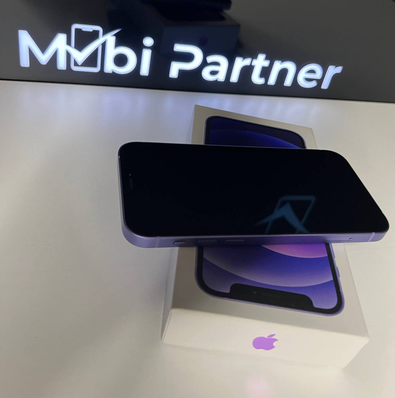 iPhone оптом в наличии на складе Mobi Partner