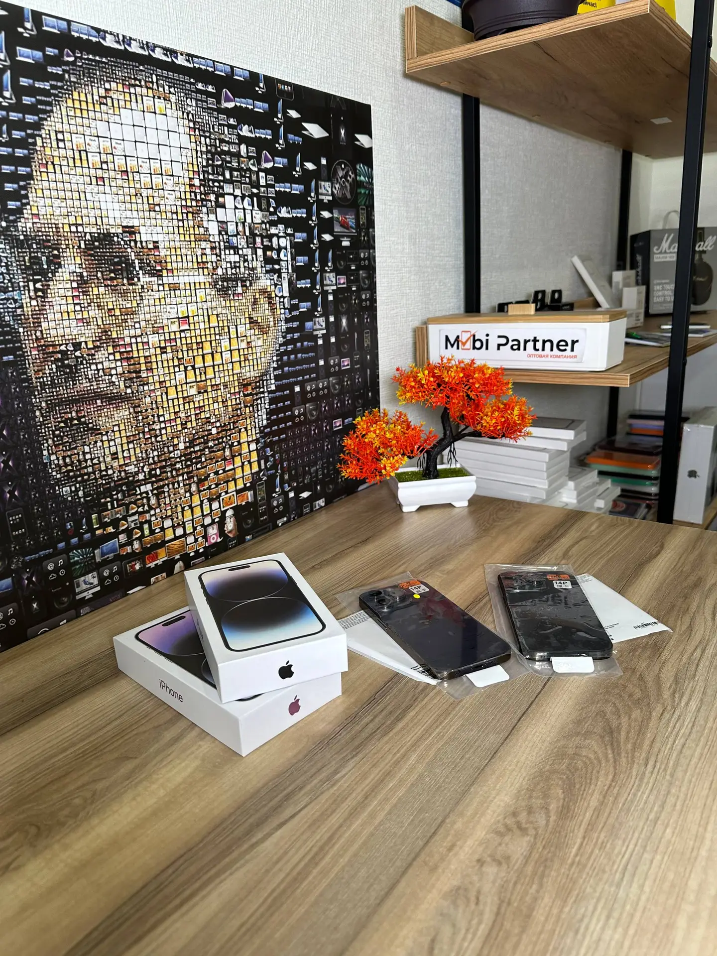 Партия iPhone Mobi Partner перед отправкой